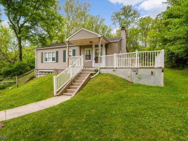 16 High St, Blairstown, NJ 07825