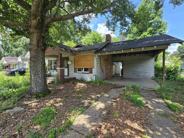 910 Keith Street , Malvern, AR 72104