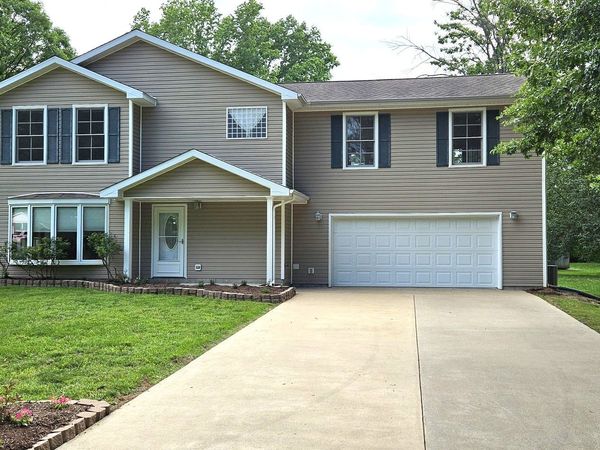 120 N Lark Lane, Carbondale, IL 62901