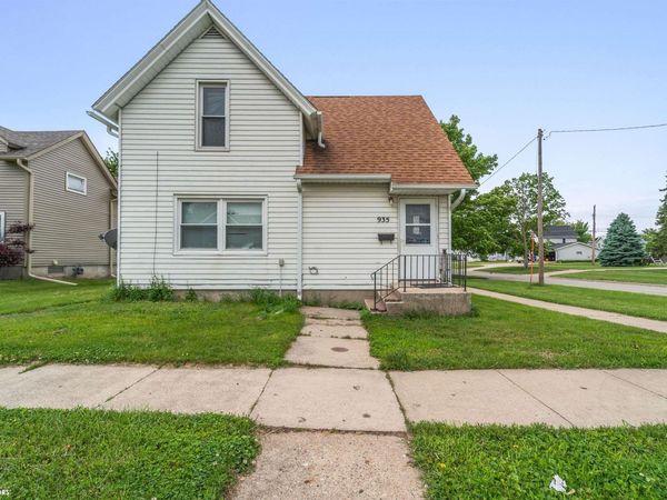 935 Spring Street, Grinnell, IA 50112