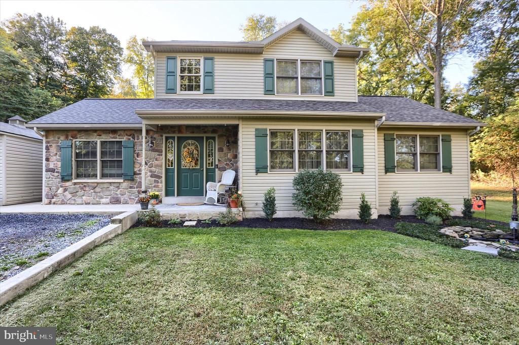 615 SINGER LANE, DAUPHIN, PA 17018