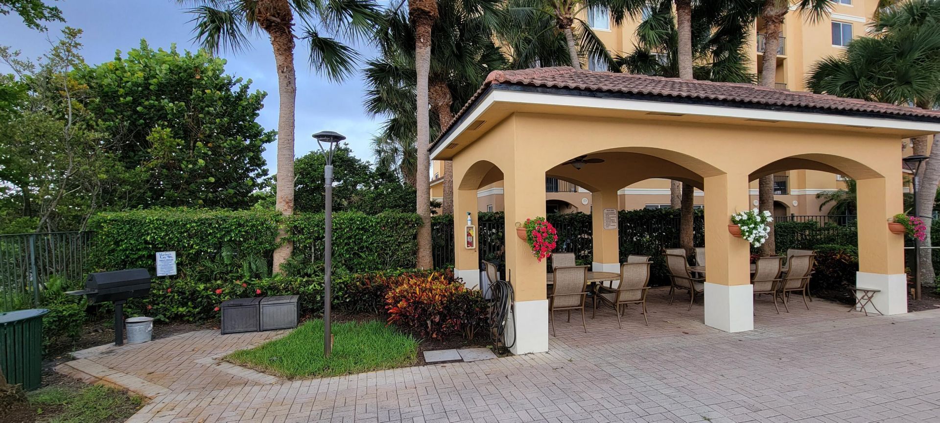 400 Scotia Drive, Unit 203, Hypoluxo, FL 33462 Photo