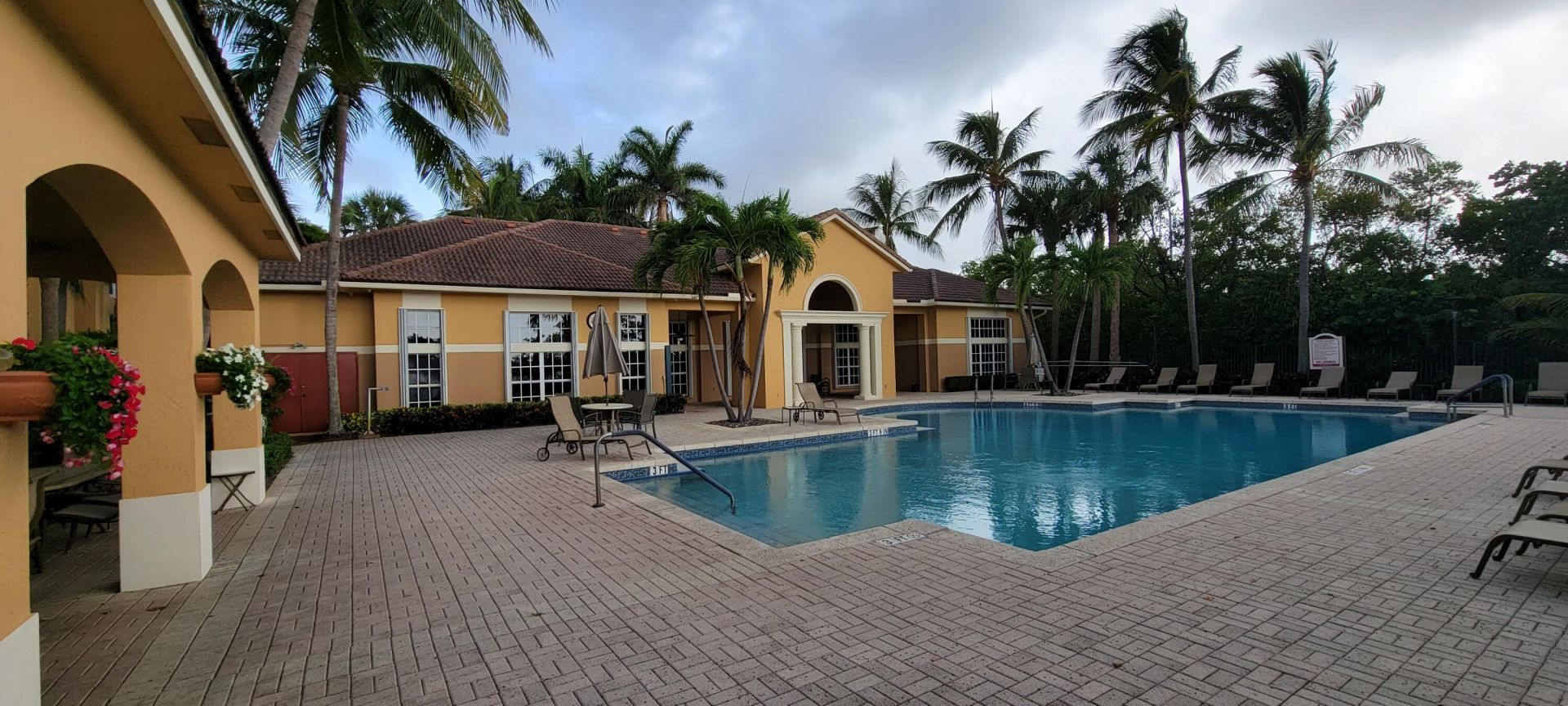 400 Scotia Drive, Unit 203, Hypoluxo, FL 33462 Photo