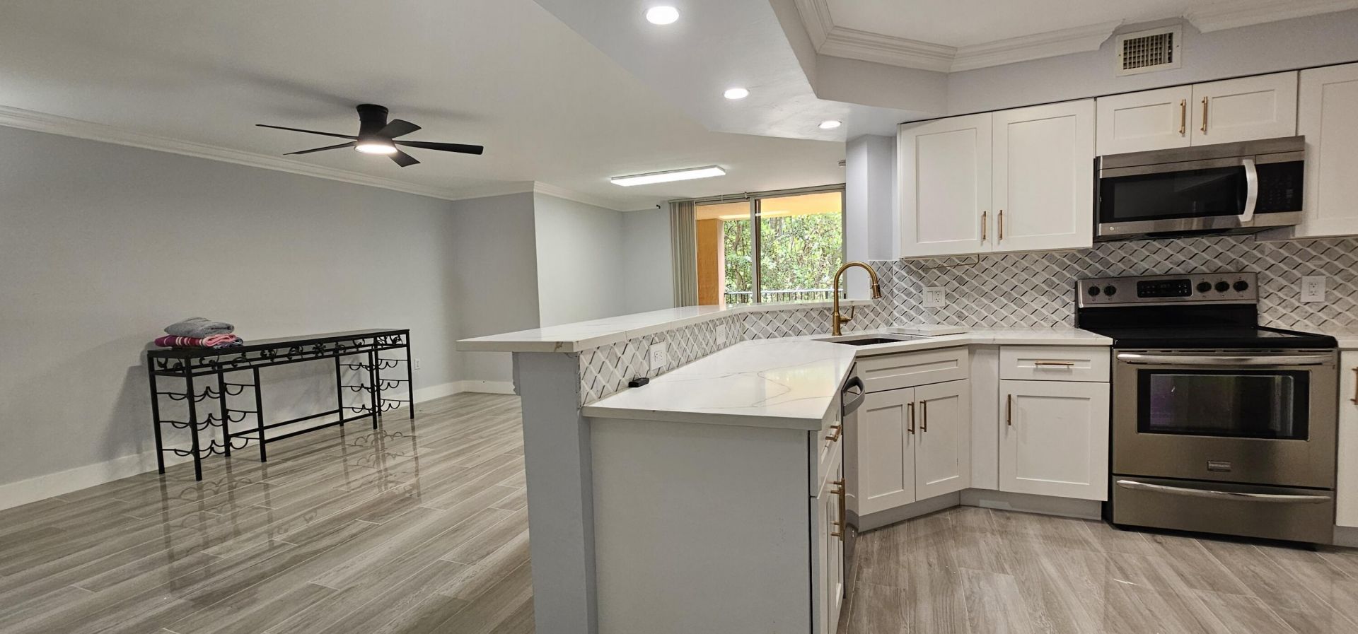 400 Scotia Drive, Unit 203, Hypoluxo, FL 33462 Photo