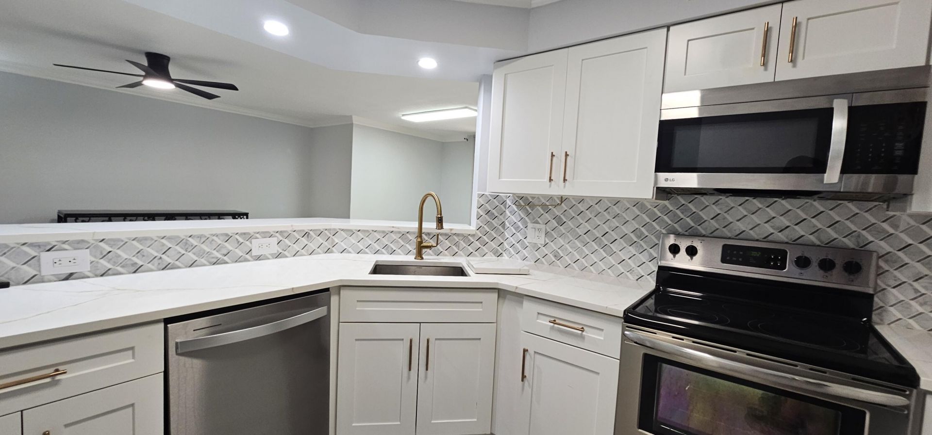 400 Scotia Drive, Unit 203, Hypoluxo, FL 33462 Photo