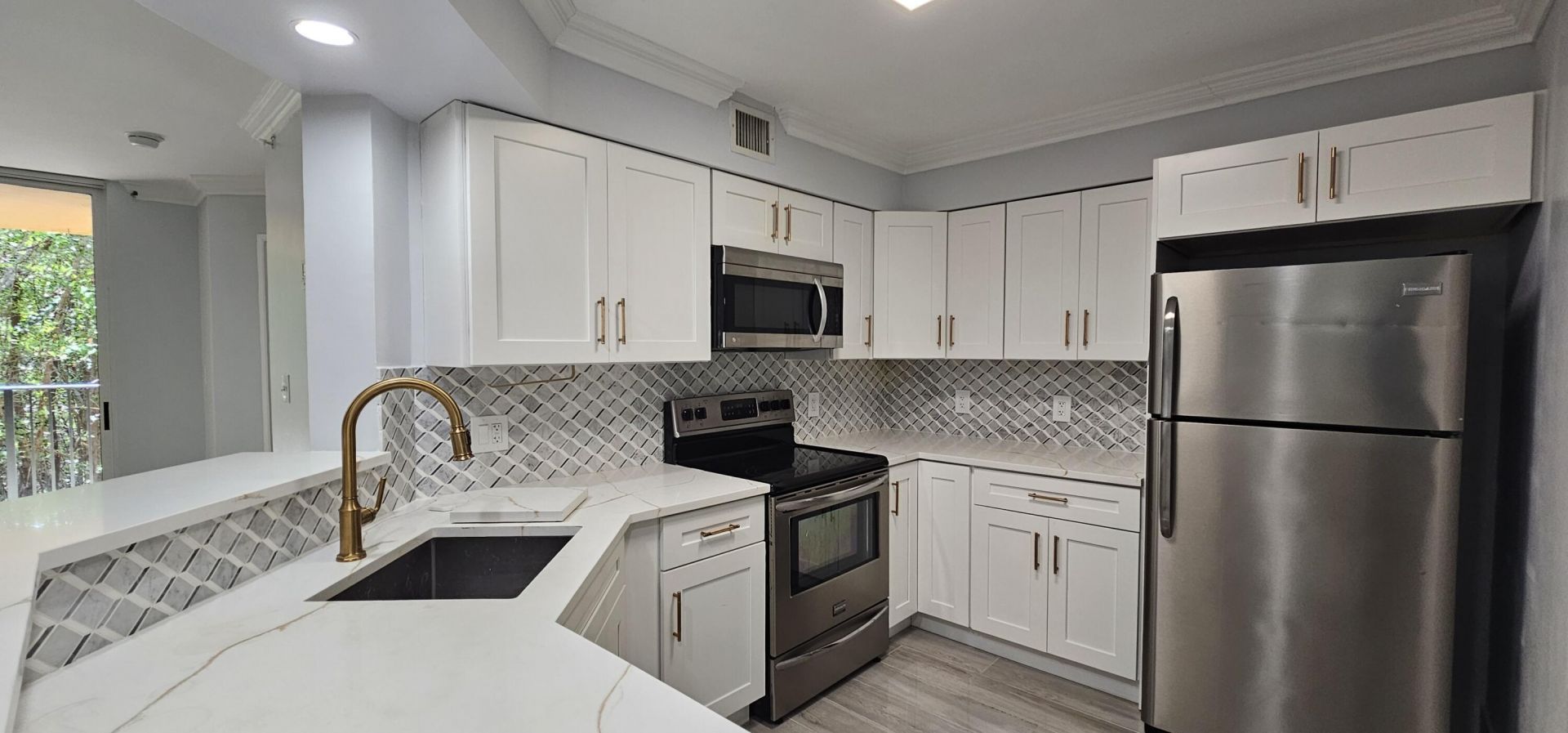 400 Scotia Drive, Unit 203, Hypoluxo, FL 33462 Photo