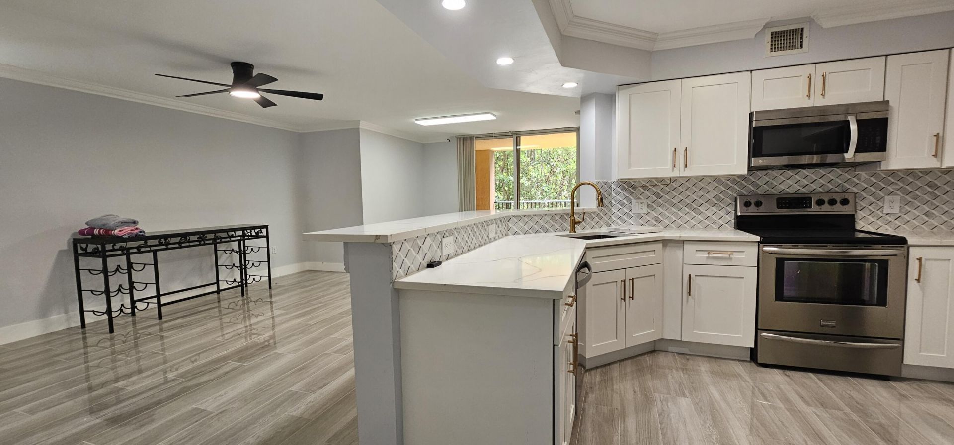 400 Scotia Drive, Unit 203, Hypoluxo, FL 33462 Photo