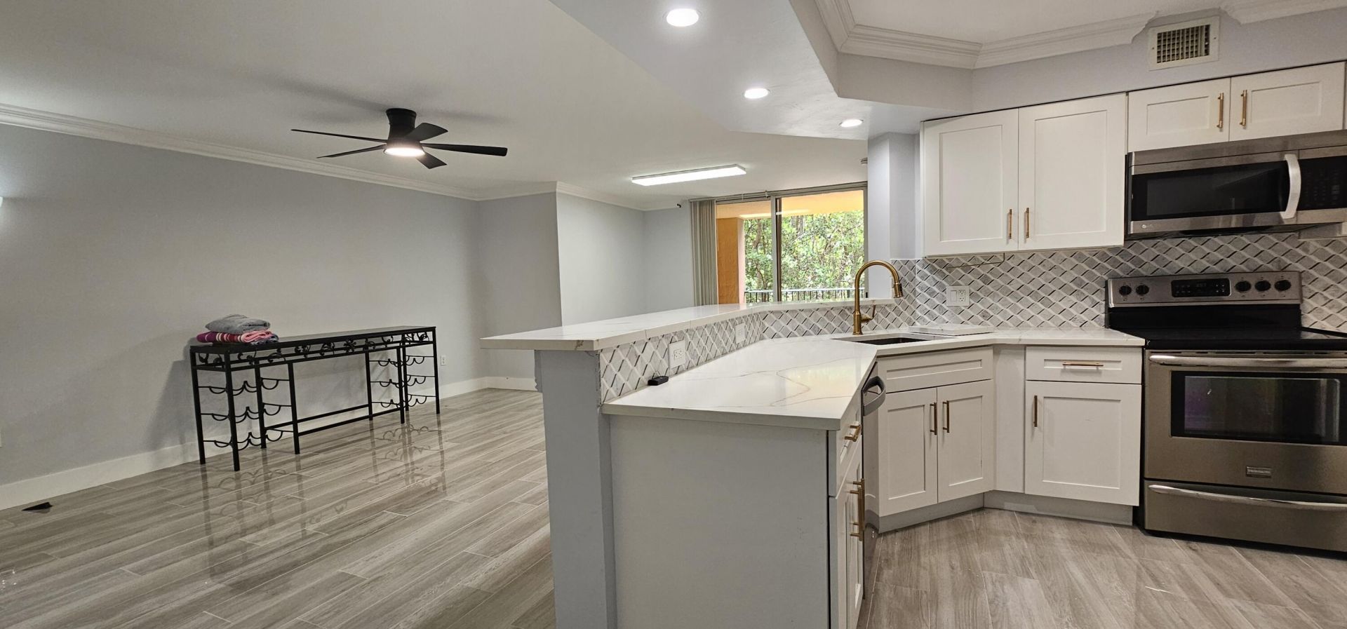 400 Scotia Drive, Unit 203, Hypoluxo, FL 33462 Photo