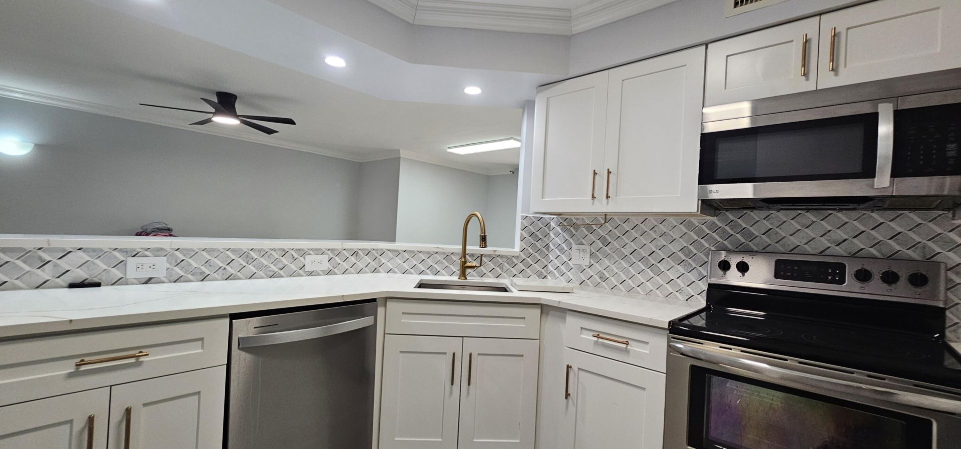 400 Scotia Drive, Unit 203, Hypoluxo, FL 33462 Photo
