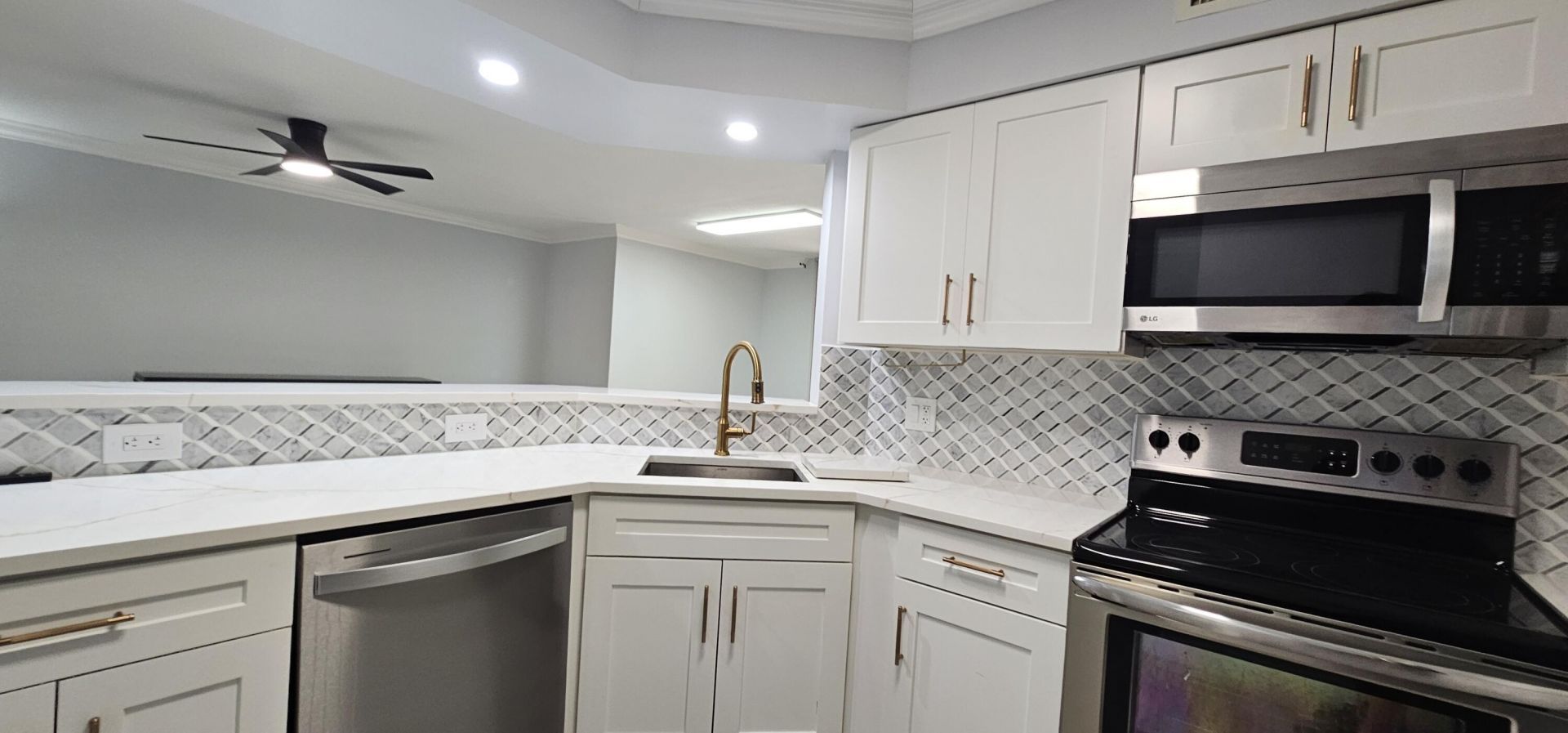 400 Scotia Drive, Unit 203, Hypoluxo, FL 33462 Photo