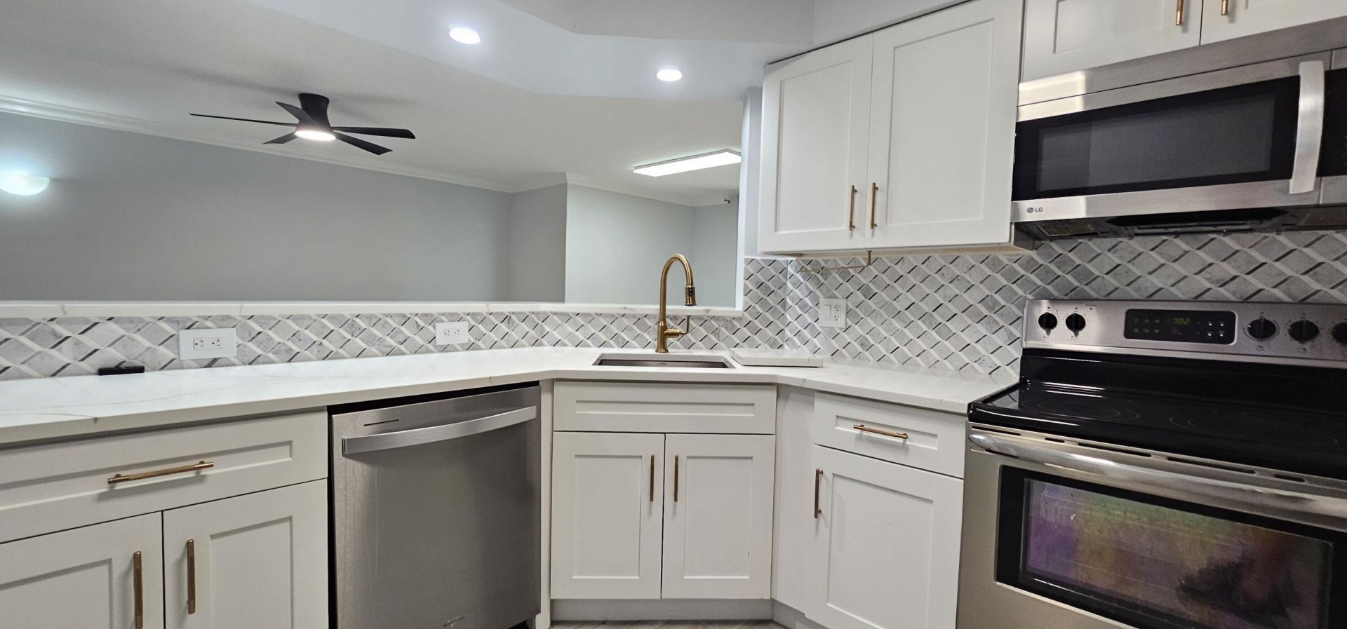 400 Scotia Drive, Unit 203, Hypoluxo, FL 33462 Photo