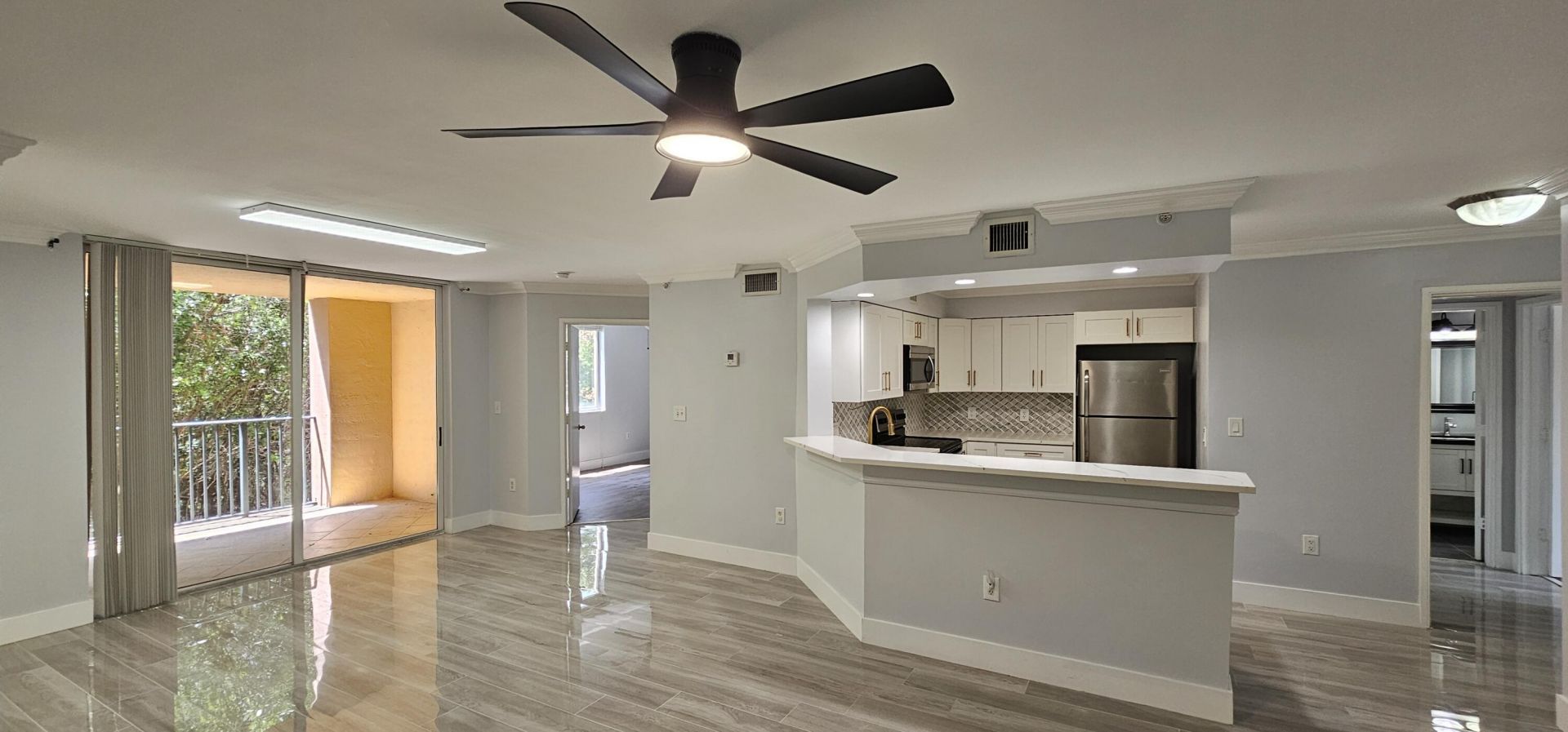 400 Scotia Drive, Unit 203, Hypoluxo, FL 33462 Photo