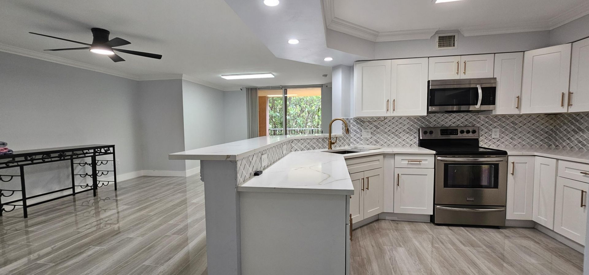 400 Scotia Drive, Unit 203, Hypoluxo, FL 33462 Photo