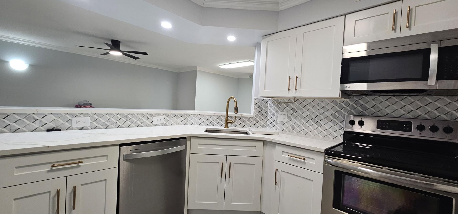 400 Scotia Drive, Unit 203, Hypoluxo, FL 33462 Photo