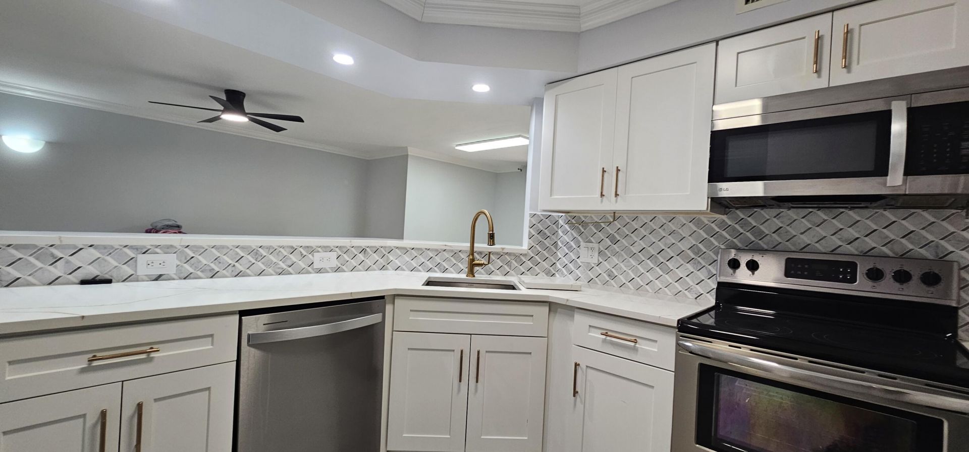 400 Scotia Drive, Unit 203, Hypoluxo, FL 33462 Photo