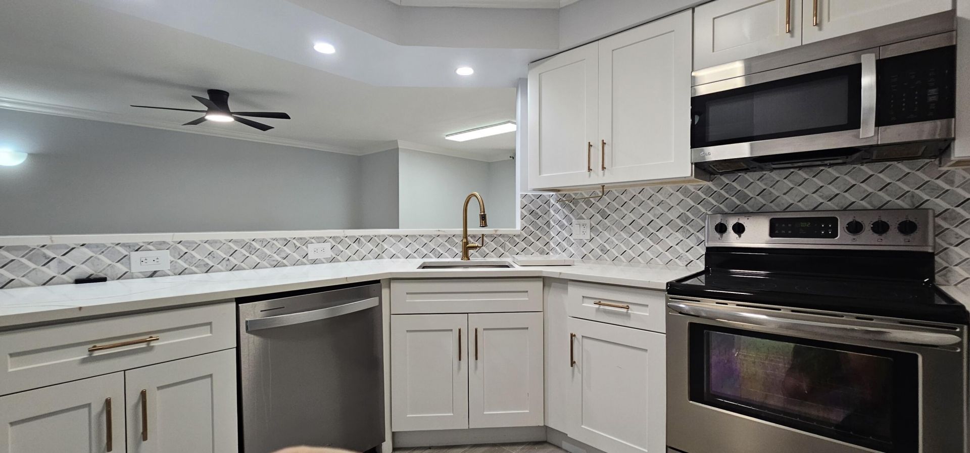 400 Scotia Drive, Unit 203, Hypoluxo, FL 33462 Photo