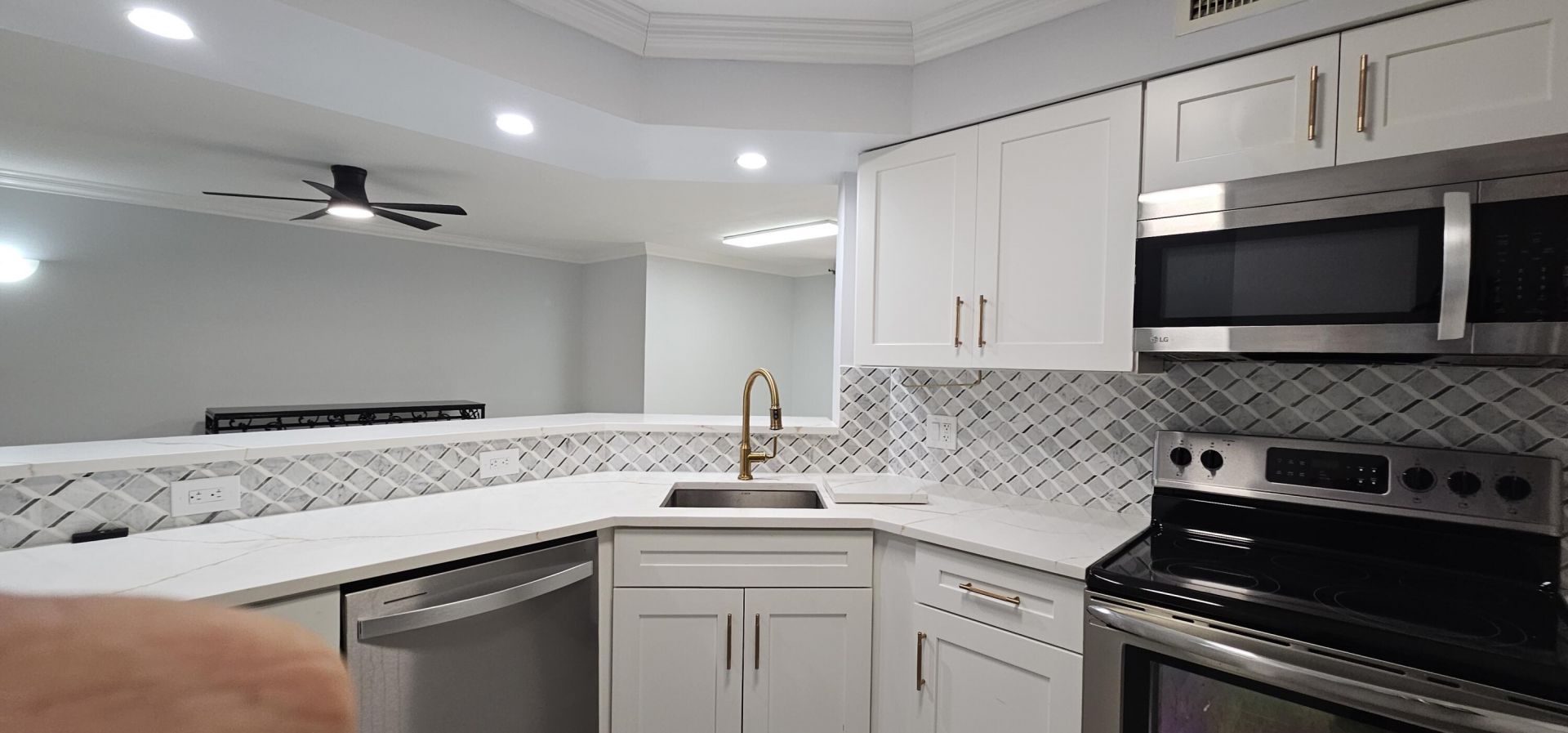 400 Scotia Drive, Unit 203, Hypoluxo, FL 33462 Photo