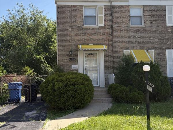 9815 S Clyde Avenue , Chicago, IL 60617