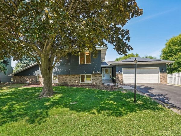 425 Crestview Drive S, Maplewood, MN 55119