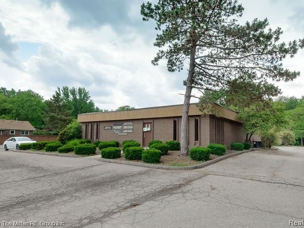 10533 Farmington Road , Livonia, MI 48150
