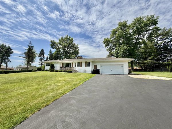 1135 Oakhill Drive, FREEPORT, IL 61032