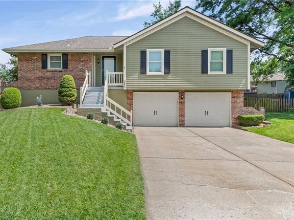 243 SE Brownfield Court, Lee's Summit, MO 64063