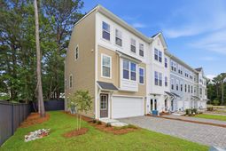 124 Fernbank Road Court photo 4