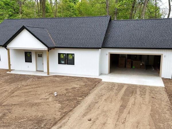 20160 Parkway Avenue, Three Rivers, MI 49093