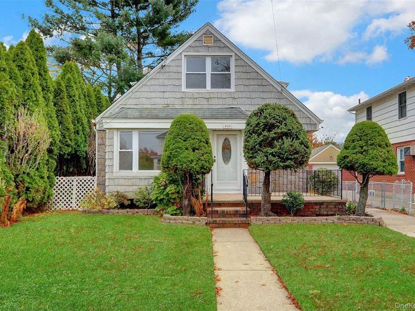 330 Harvard Road , Garden City South, NY 11530