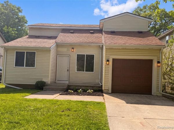 21425 Averhill Street , Farmington Hills, MI 48336