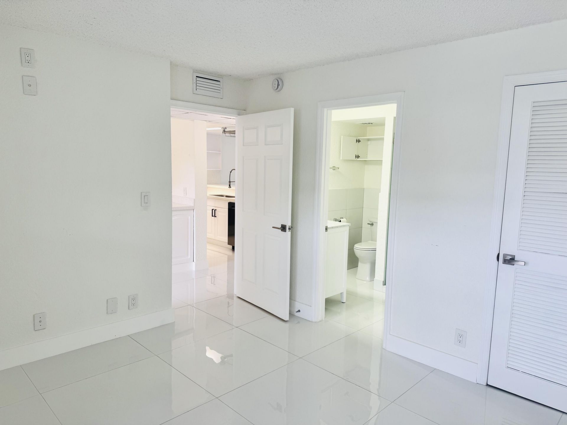 9 Royal Palm Way, Unit 102, Boca Raton, FL 33432 Photo
