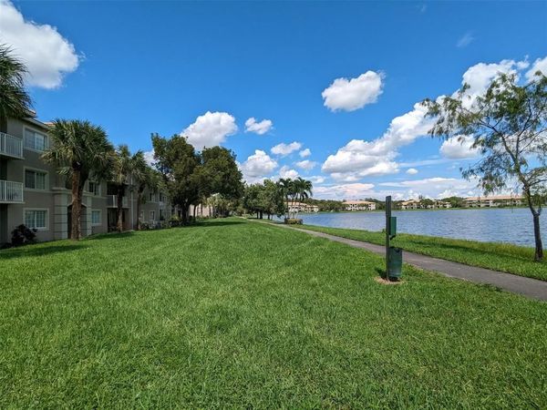 5001 Wiles Road, Unit 105, Coconut Creek, FL 33073