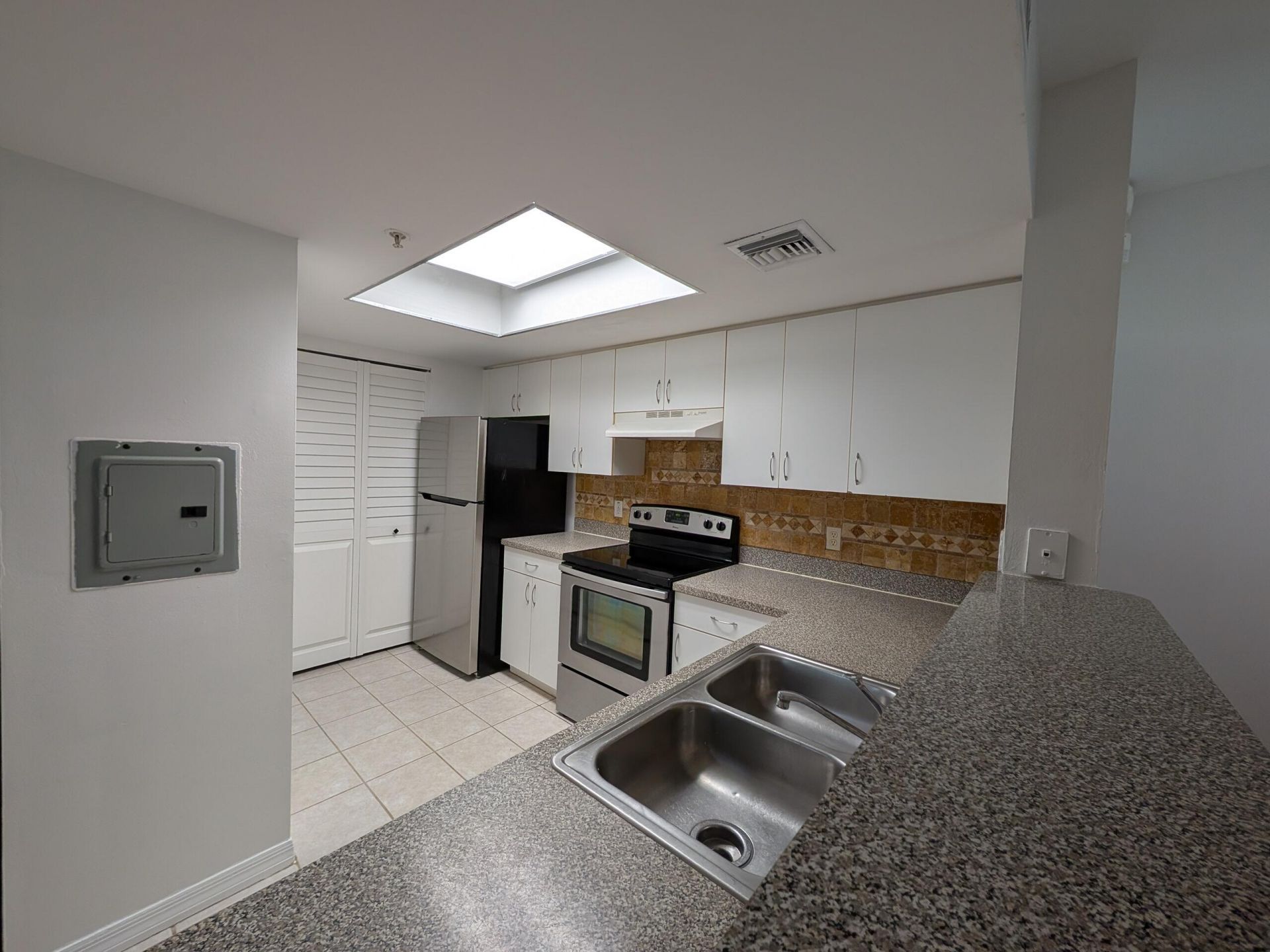5001 Wiles Road, Unit 105, Coconut Creek, FL 33073 Photo