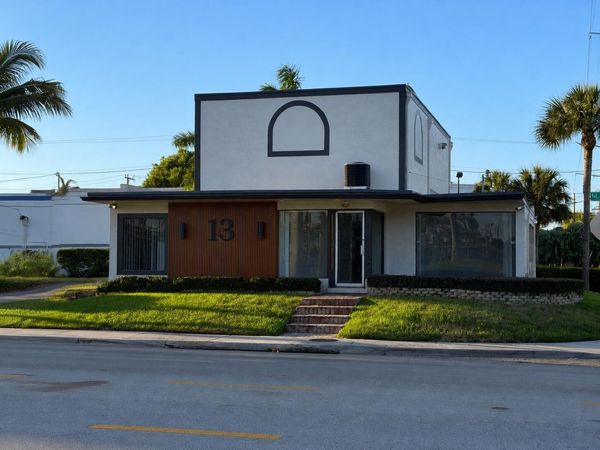 13 SW 10th Street, Deerfield Beach, FL 33441