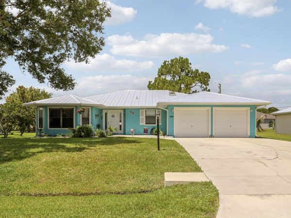 464 NW Ravenswood Lane, Port St. Lucie, FL 34983
