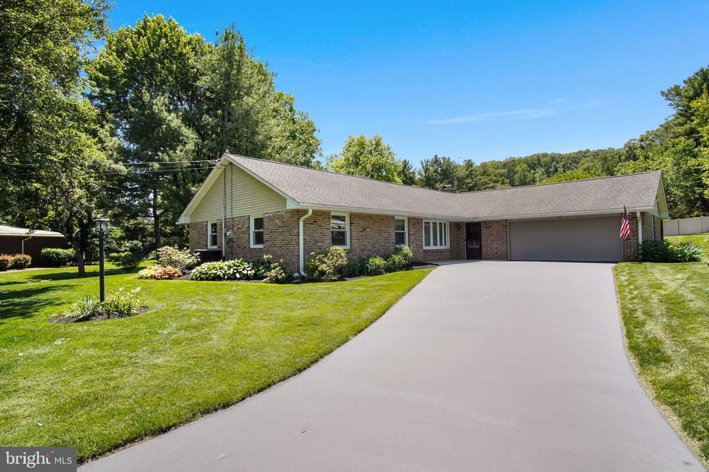 118 Sand Road, Hershey, PA 17033 Main Photo