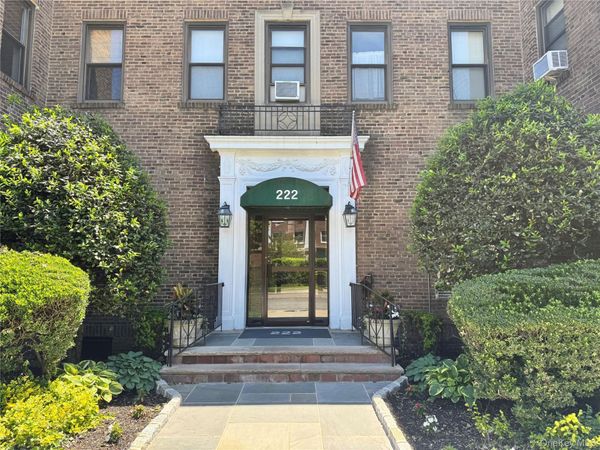 222 7th Street , Unit 2B, Garden City, NY 11530