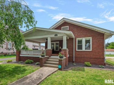 1145 S CLAY Avenue, Jacksonville, IL 62650
