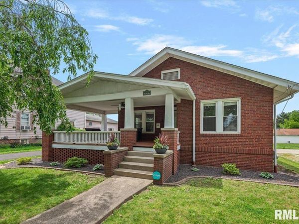 1145 S CLAY Avenue, Jacksonville, IL 62650