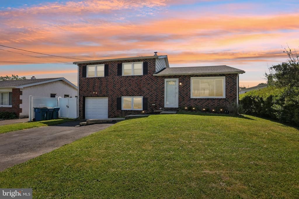 1040 EAST AVENUE , BLUE BELL, PA 19422