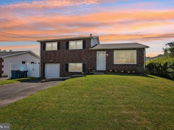 1040 EAST AVENUE , BLUE BELL, PA 19422
