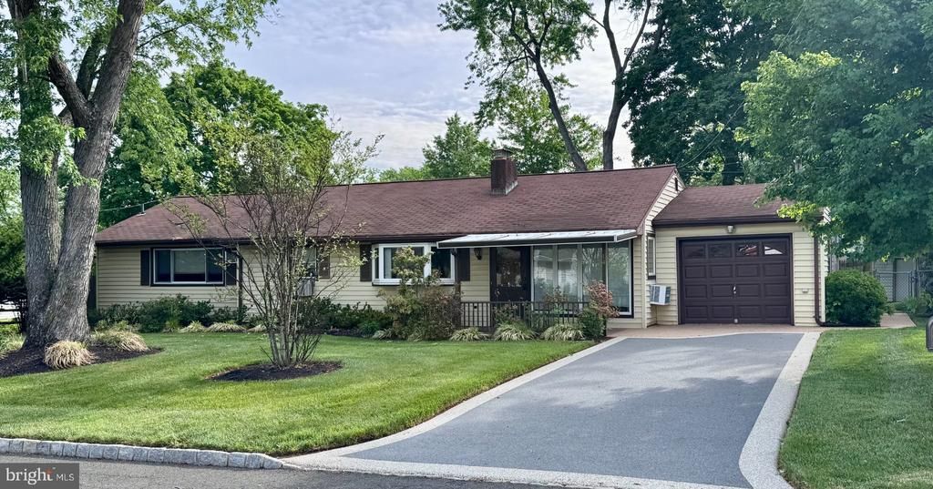 14 Berwick Way , Piscataway, NJ 08854 Main Photo