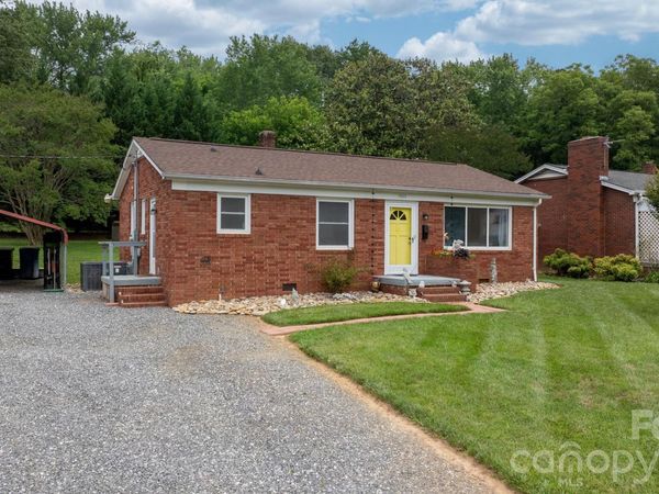 1423 16th Avenue NE, Hickory, NC 28601