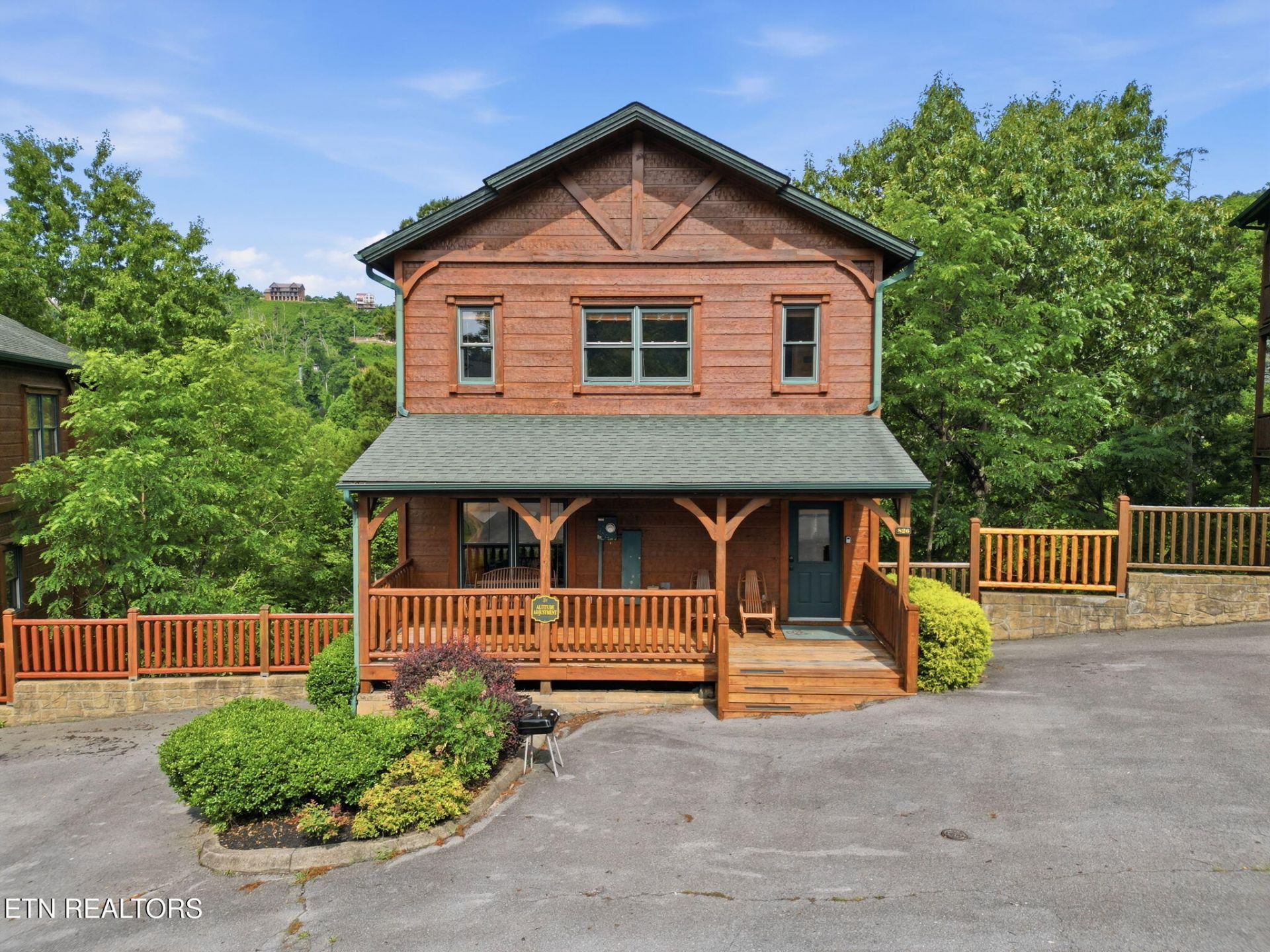 826 Great Smoky Way, Gatlinburg, TN 37738 Main Photo