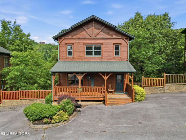 826 Great Smoky Way, Gatlinburg, TN 37738
