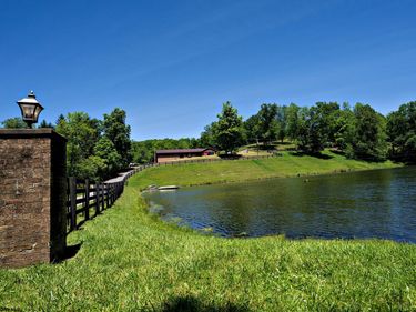 54 Double Pond Drive, Bridgeport, WV 26330