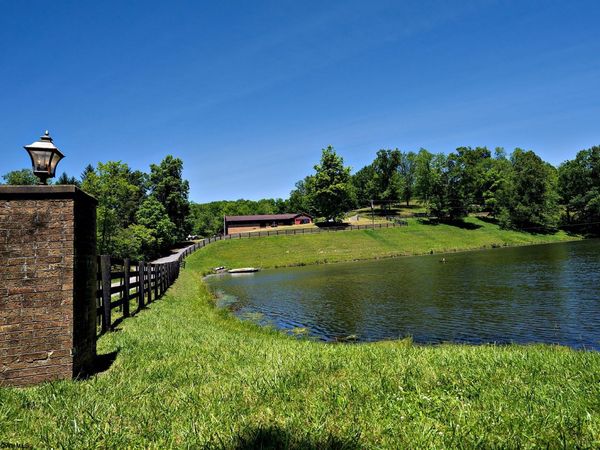 54 Double Pond Drive, Bridgeport, WV 26330