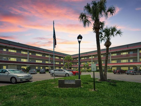 2072 AUSTRALIA WAY W, Unit 32, CLEARWATER, FL 33763