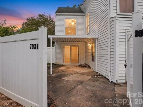 7031 Stonington Lane, Charlotte, NC 28227