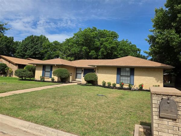 1507 Clover Hill Road, Mansfield, TX 76063